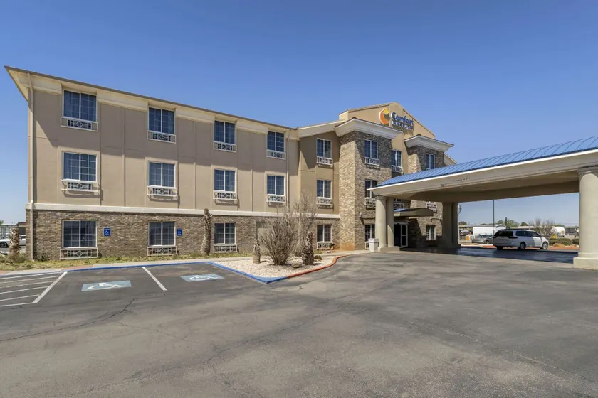 Comfort Inn & Suites Andrews - Image 1