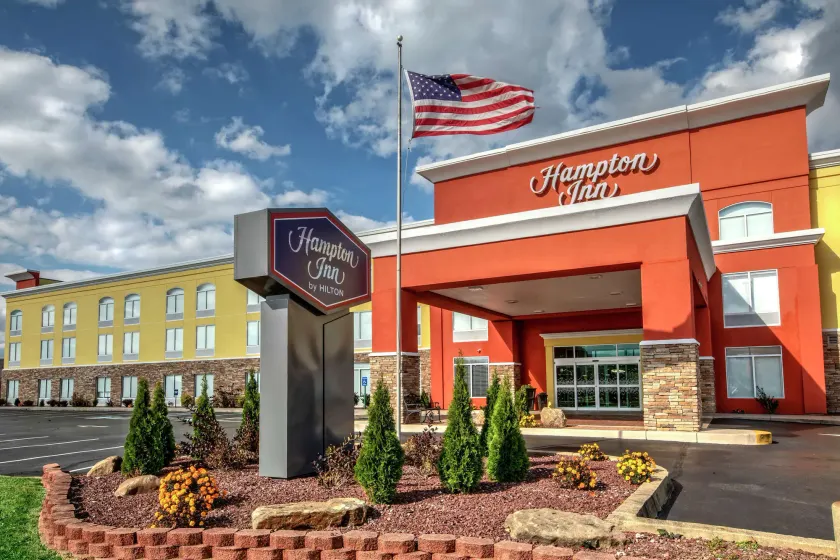 Hampton Inn Latrobe - Image 1