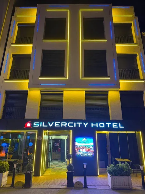 Silvercity Hotel&Suits - Image 1