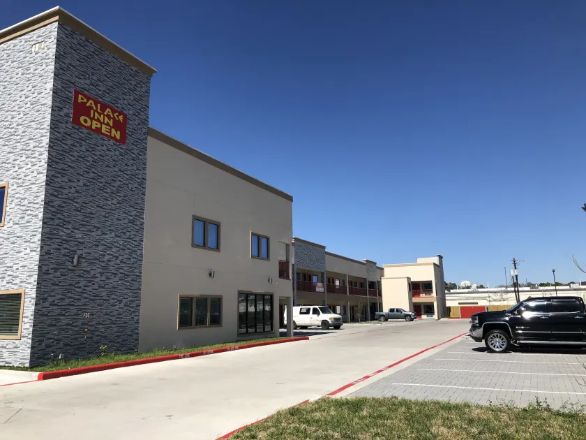 Lone Star Inn - Dickinson - Image 1