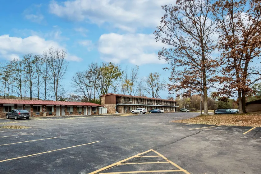 Econo Lodge Waupaca - Image 1