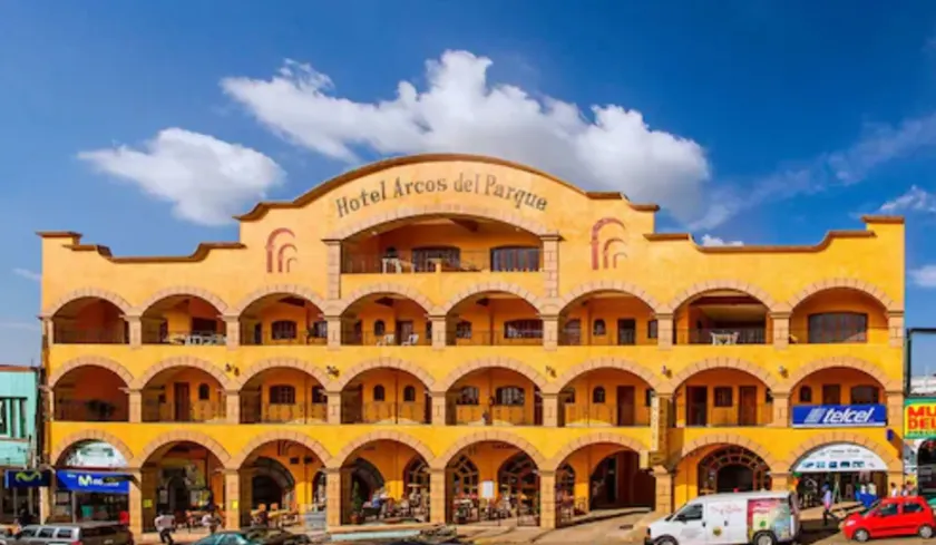 Hotel Arcos del Parque - Image 1