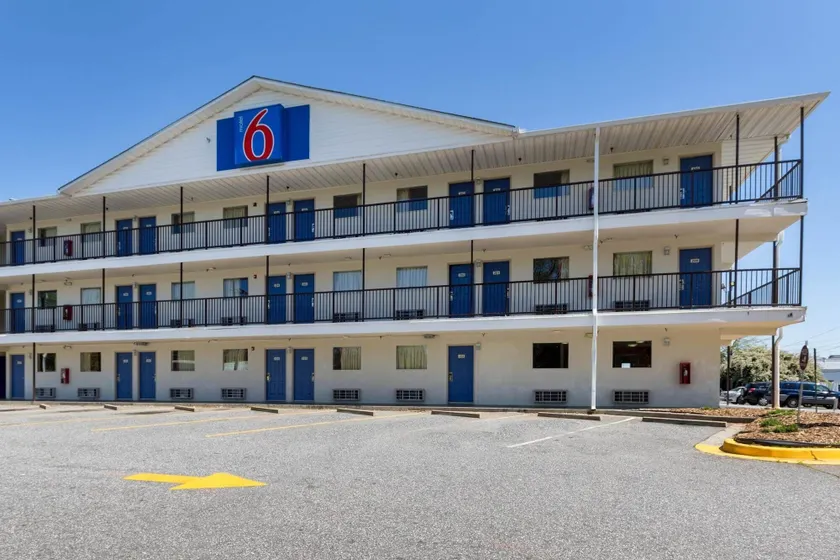 Motel 6 Greenville, SC - Image 1
