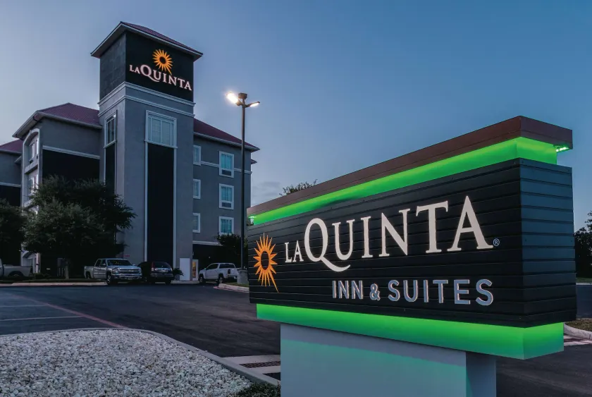 La Quinta by Wyndham San Antonio Northwest - Image 1