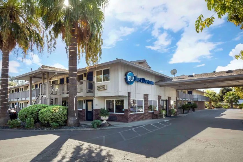 Best Western Shadow Inn - Image 1