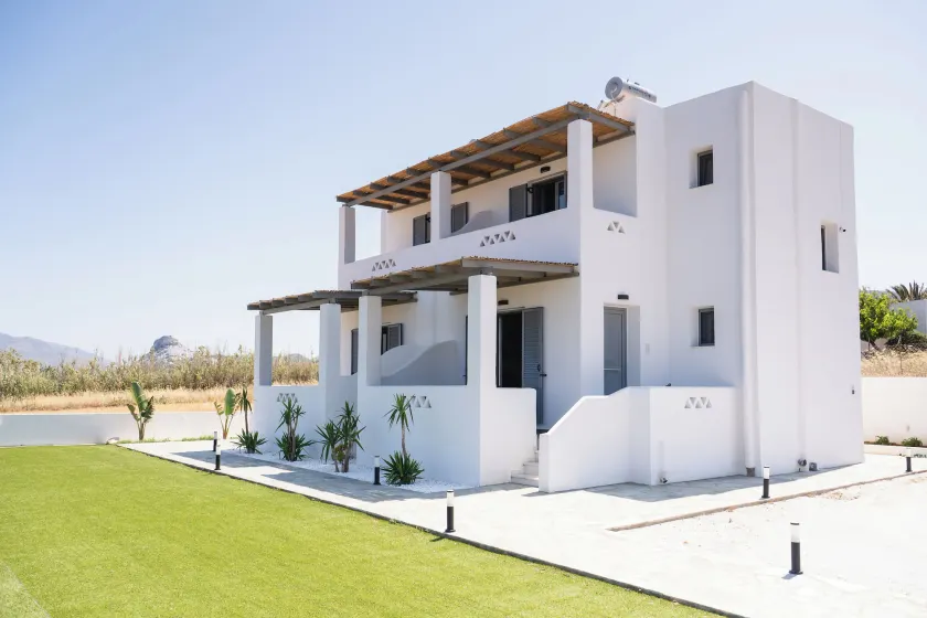 Filia Skyros Suites - Image 1
