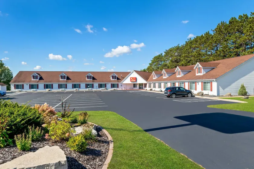 Econo Lodge Inn & Suites Eau Claire South - Image 1