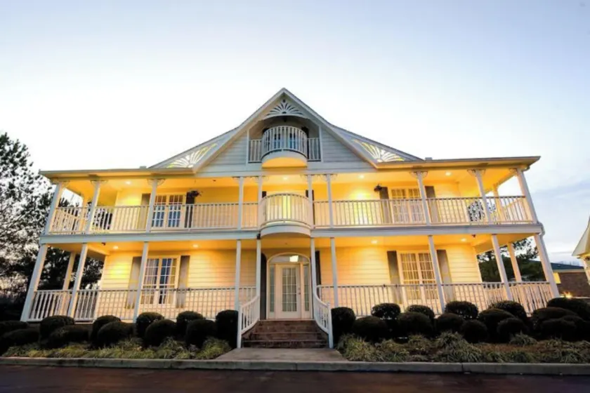 Plantation Oaks Suites & Inn Millington - Image 1
