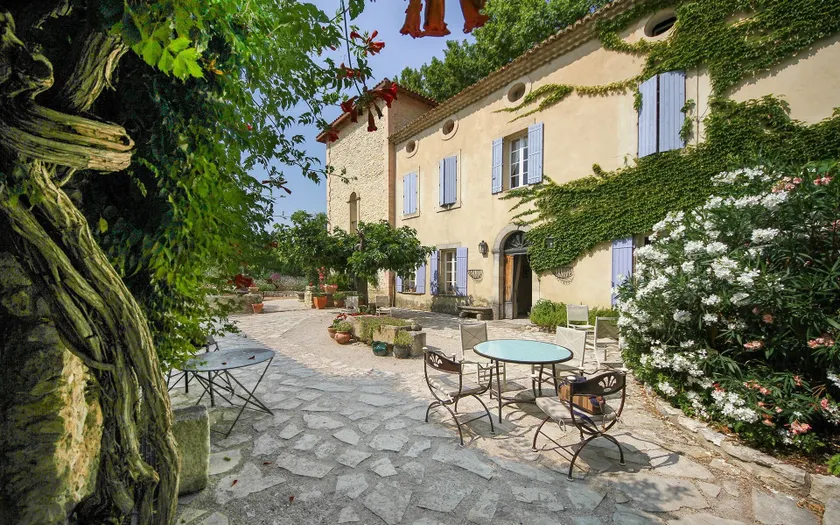 Les Carmes and spa - Image 1