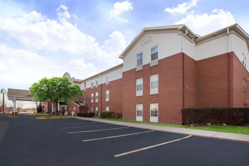 Wingate by Wyndham Roseville/Detroit - Image 1