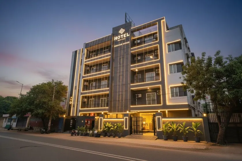 FabHotel Roseman - Image 1