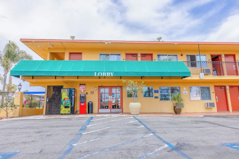 Hotel Avenida - Oceanside Camp Pendleton - Image 1