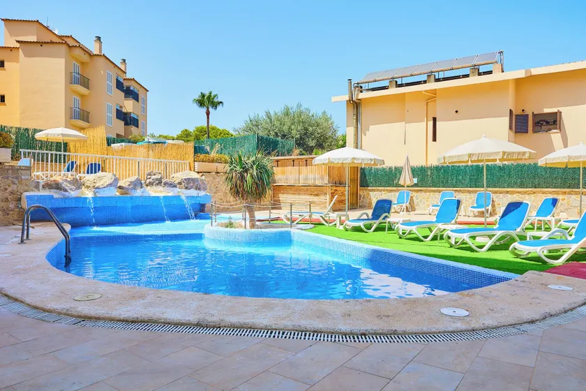 Sol y Mar Apartments - Image 1