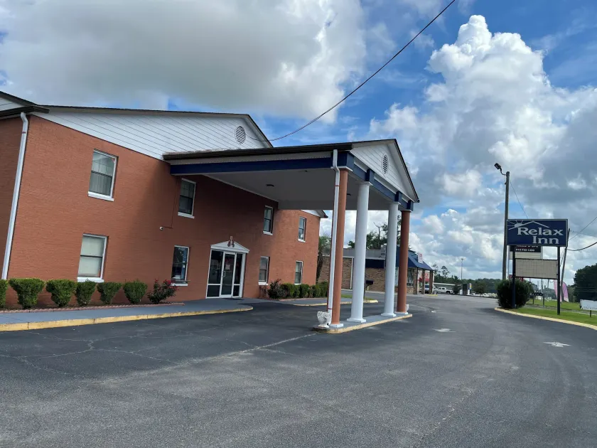 Relax Inn - Image 1