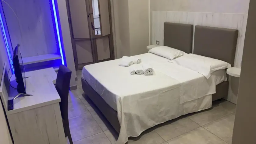 Hotel Poker - Image 1