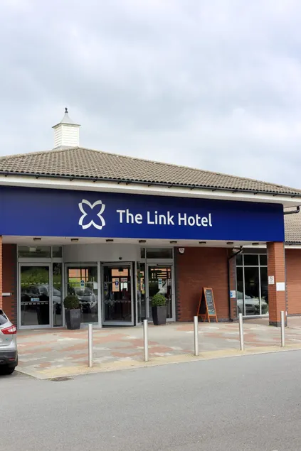 Link Hotel - Image 1