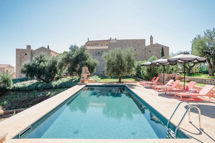Alistos Hotel - Image 1