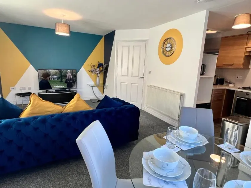 Lovely 2 Bedroom Apartment, 2 Bathrooms Parking - Image 1