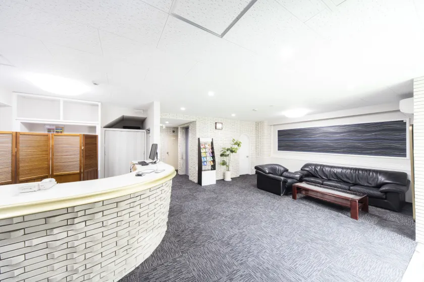 Best Hotel - Image 1