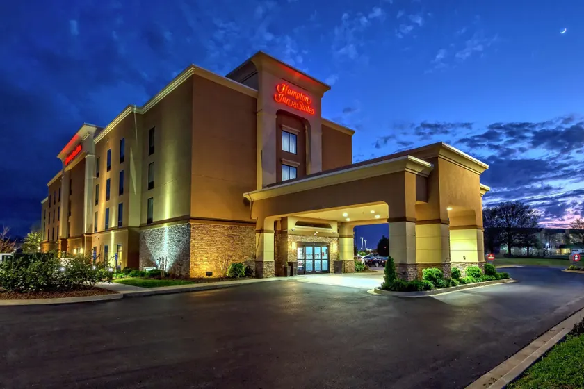 Hampton Inn & Suites Clarksville - Image 1