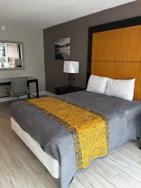 APM Inn & Suites - Image 1