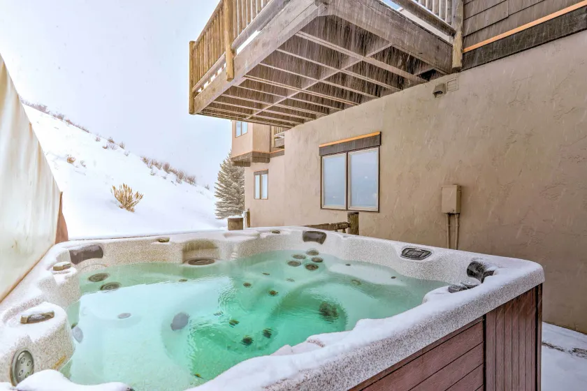 House w/ Hot Tub & AC - Shuttle to Skiing! - Interiør
