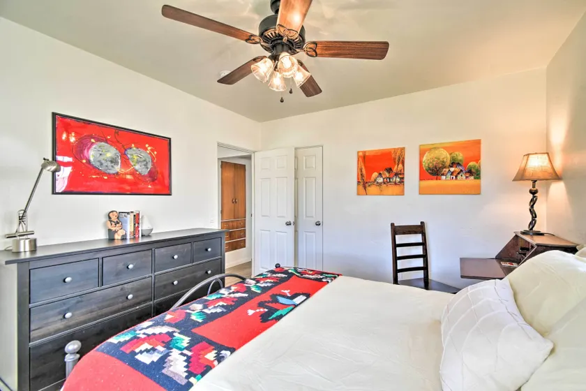 Pet-Friendly Phoenix Home: Breezeway & Fenced Yard - Interior