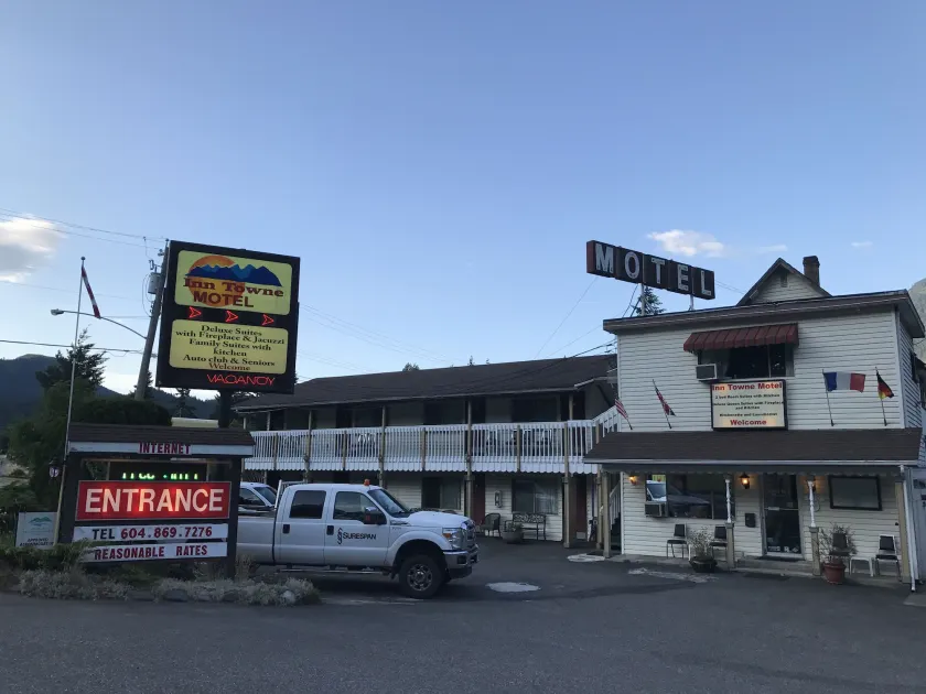Inntowne Motel - Image 1