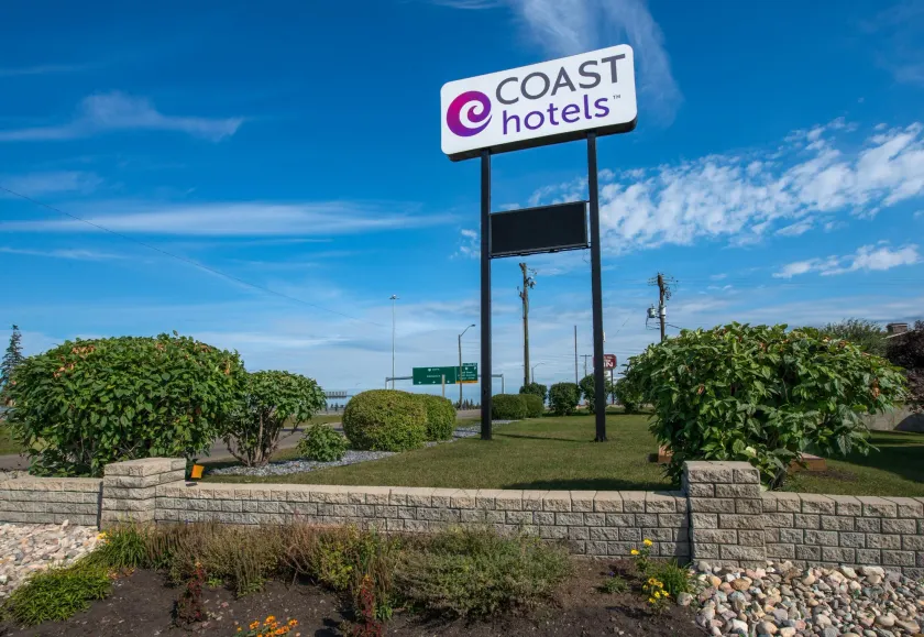 Coast Red Deer Hotel - Image 1