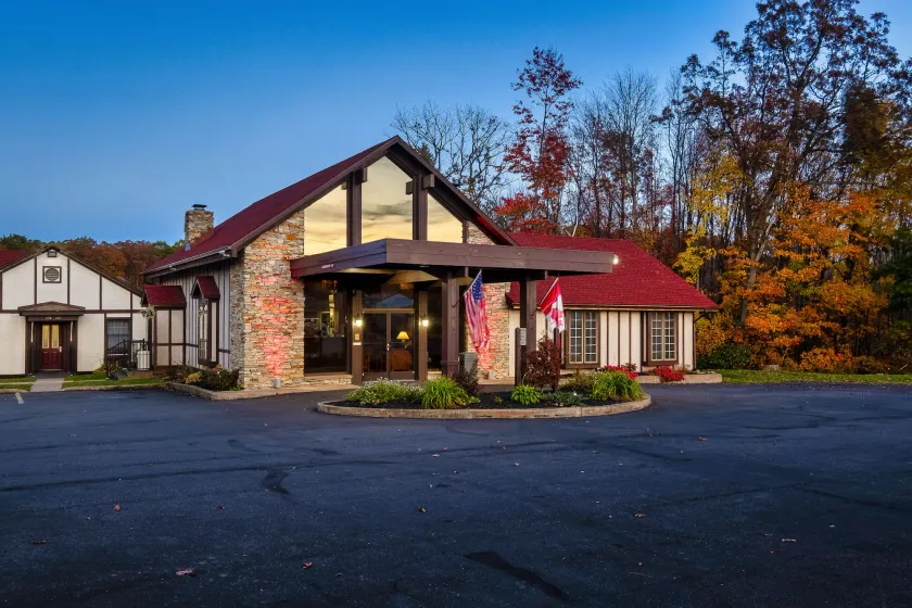 Red Roof Inn & Suites Hazleton - Image 1