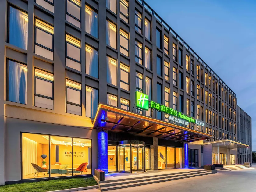 Holiday Inn Express Shanghai PVG Airport Zhuqiao - Free shuttle bus to Pudong Airport and Disneyland - Image 1