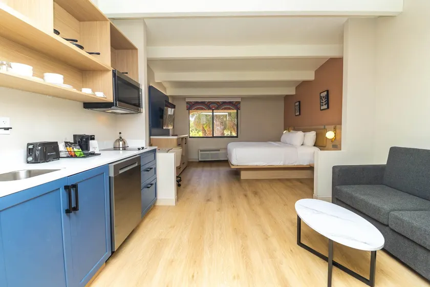 Ramada by Wyndham Davenport Orlando South - Image 1