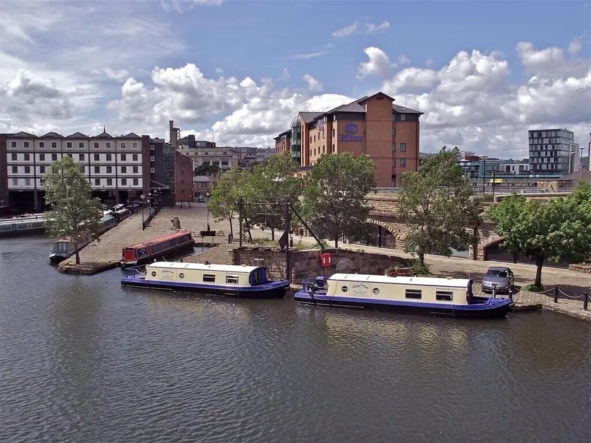 Houseboat Hotels - Image 1