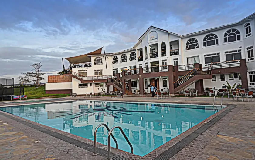 Greenpark Sundowner Hotel - Image 1