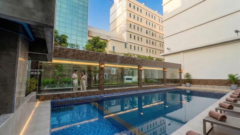 Elegant Airport Hotel - Image 1