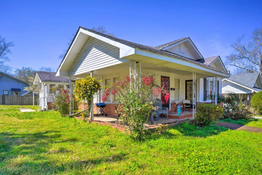 Cozy Corinth Escape ~ Half-mi to Shop & Dine! - Image 1