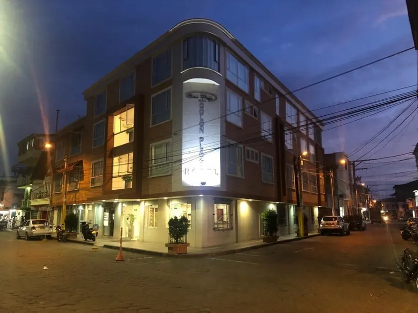 Colon Plaza Hotel - Image 1