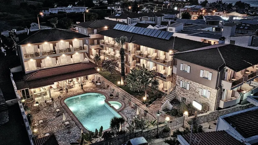 Sarantis Hotel - Image 1