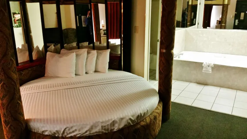 Country Hearth Inn & Suites Augusta - Image 1