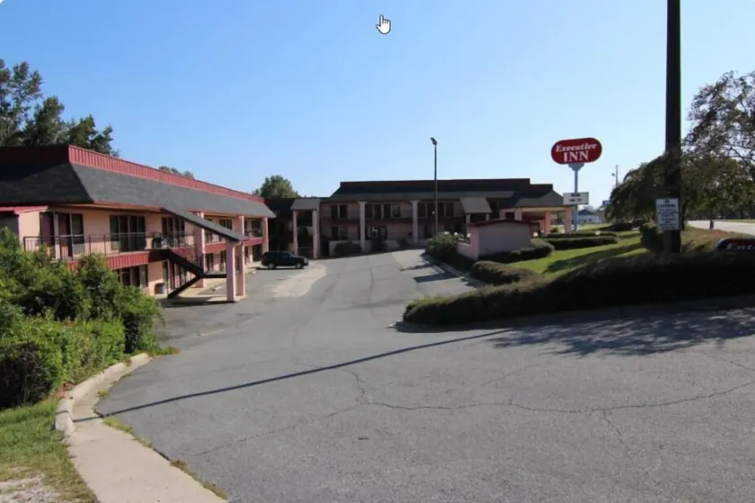 Executive Inn Kershaw - Image 1