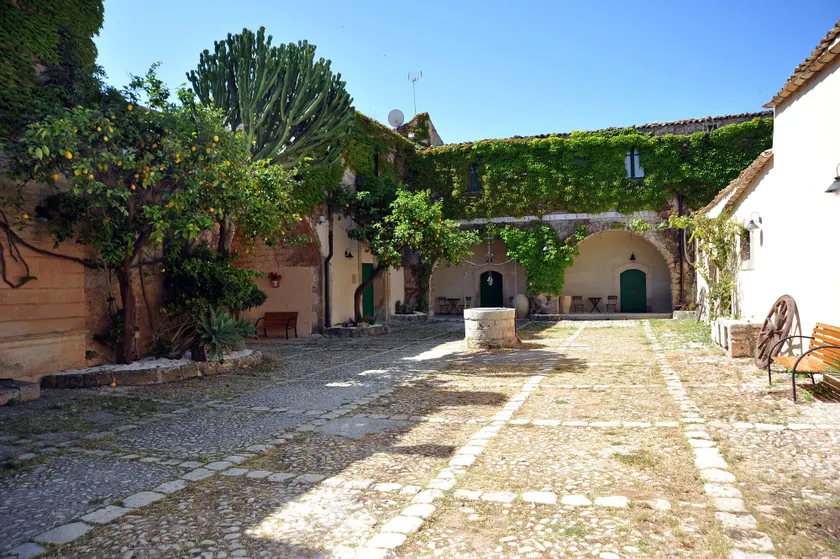 Baglio Siciliamo Country House - Image 1