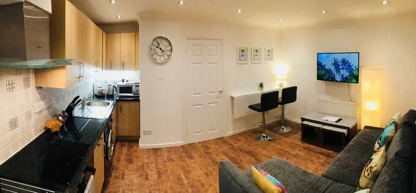 Fountain View 1BR Flat Oxford - Free Parking - Image 1