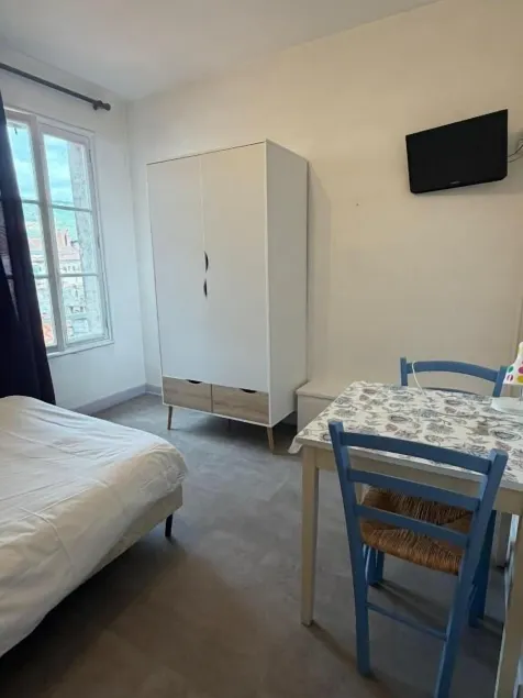 Hôtel Du Commerce Millau - Chambre