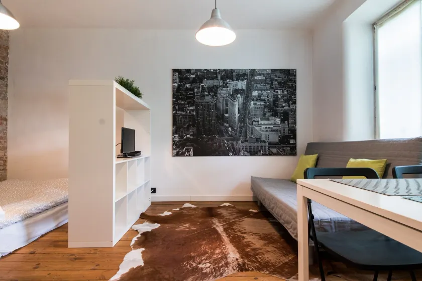 Bizzi LuxProchnika Studio - Image 1