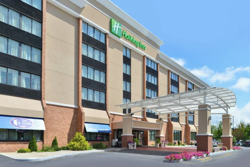 Holiday Inn New London by IHG - Image 1