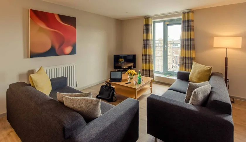 PREMIER SUITES Newcastle - Image 1