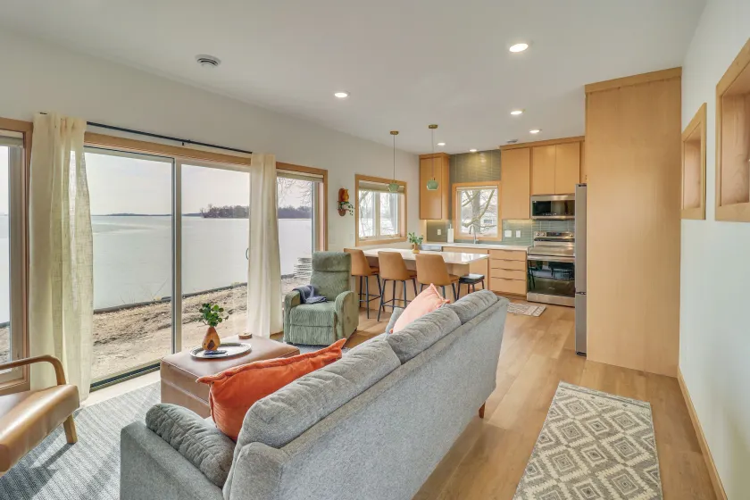 Family-friendly Lake Ida Escape: Stunning Views! - Image 1