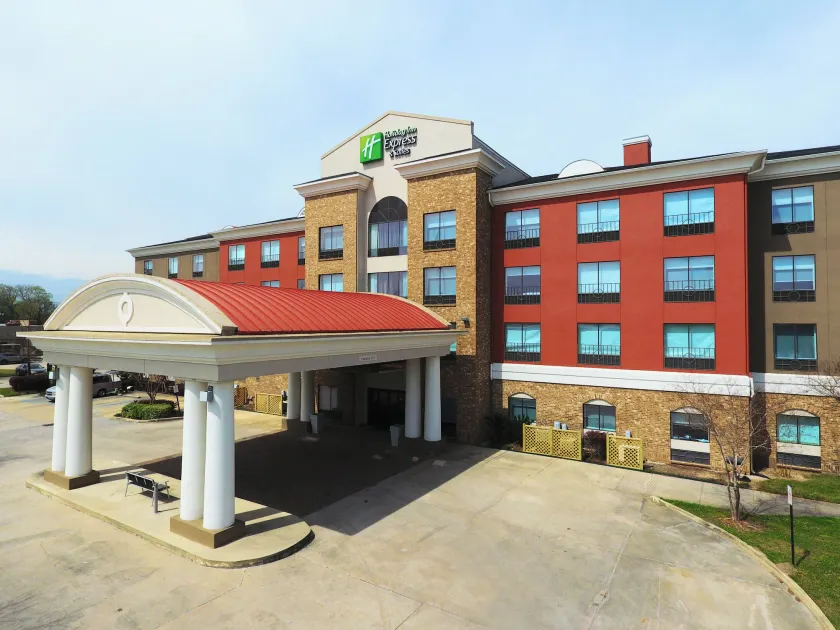 Holiday Inn Express Hotel & Suites Baton Rouge -Port Allen by IHG - Image 1