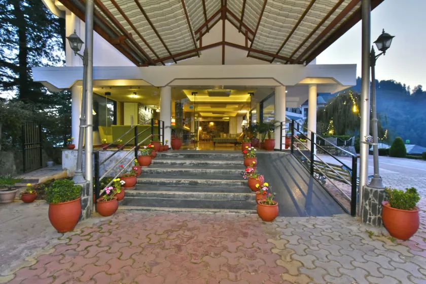 Hillcrest Resort by DLS Hotels - Image 1