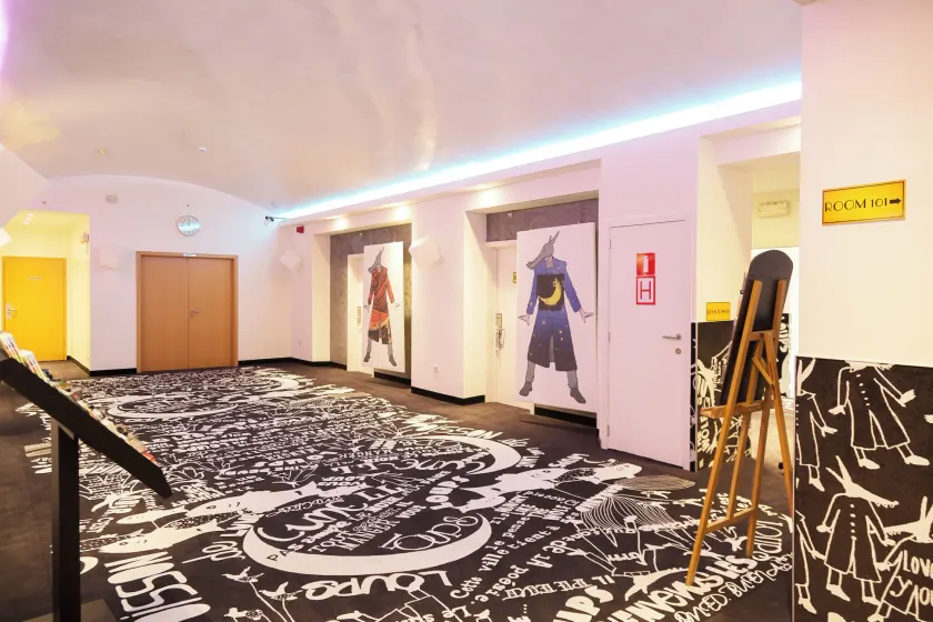 Hotel Tristar - Image 1